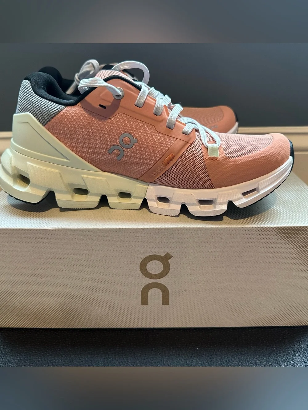 Brand New On Running Women's Cloudflyer 4 Trainer in Peach Aloe